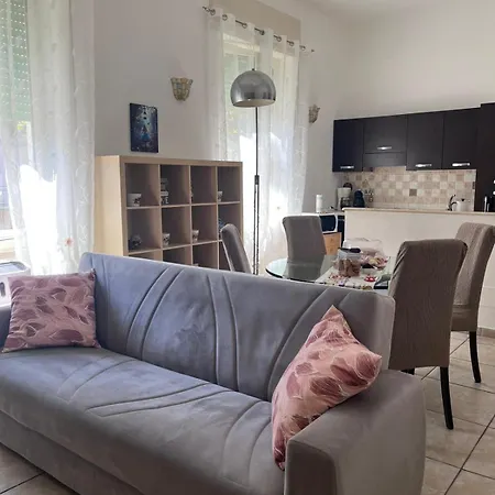 דירה Alice's House צ'יוויטווקיה